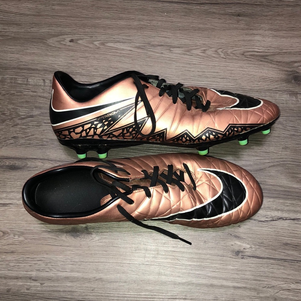 nike soccer cleats size 12👍